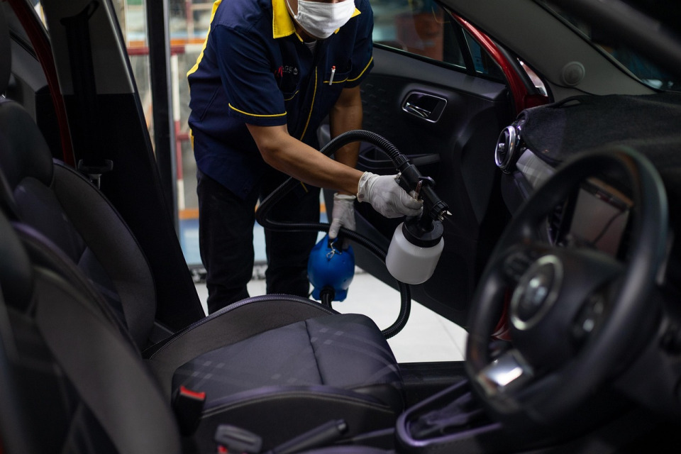 interior car cleaning detailing sponge hood